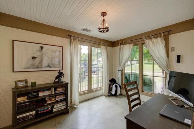 Building Photo - 3786 Rosedale Dr