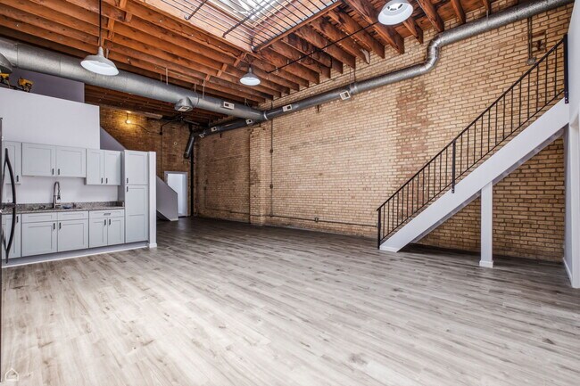Building Photo - 1742 N Mozart St