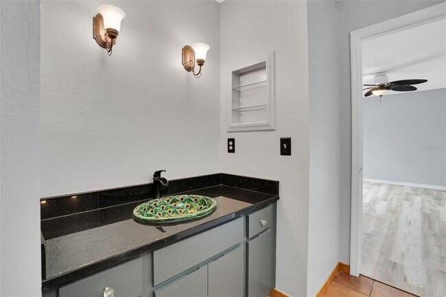 Building Photo - 15217 W Pond Woods Dr