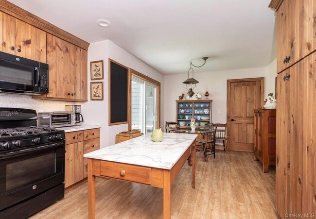 Building Photo - 61 Huckleberry Ln