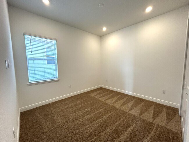 Building Photo - 16017 Volterra Point