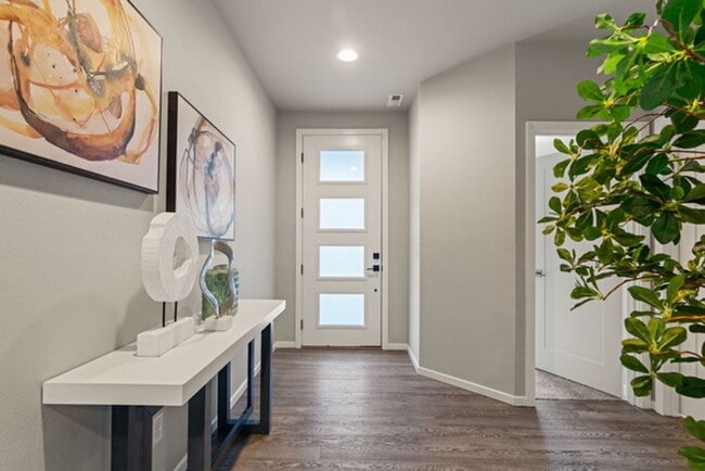 Building Photo - Listed For Rent