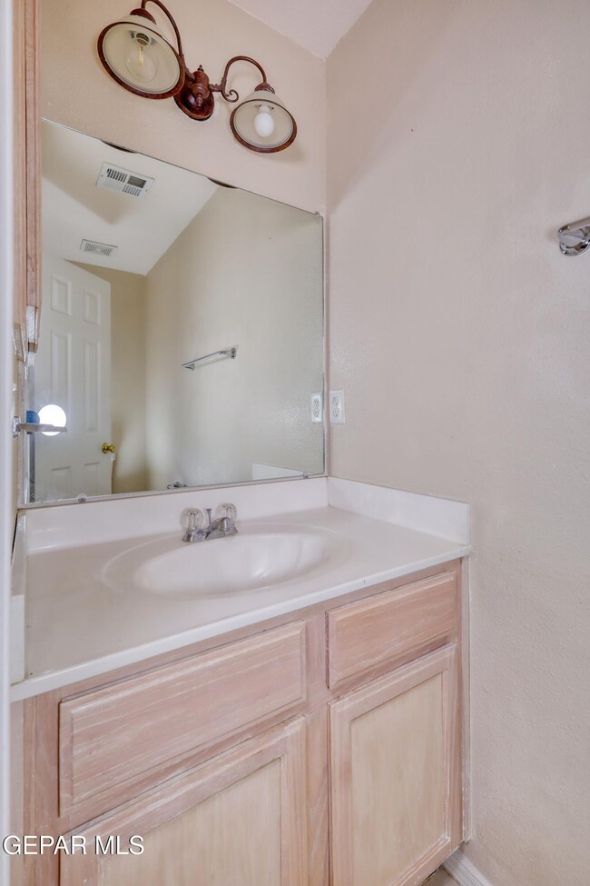 Building Photo - 3104 Tierra Paola Ln