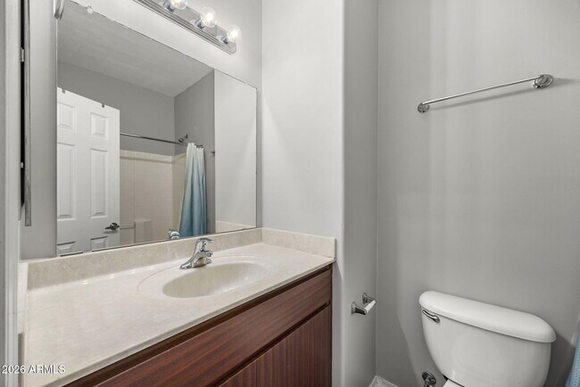 Building Photo - 2450 W Glenrosa Ave
