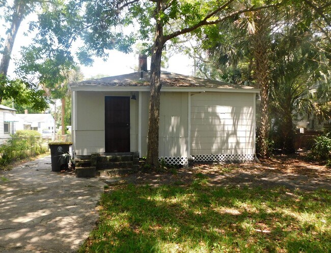 Building Photo - 2344 Woodland St W