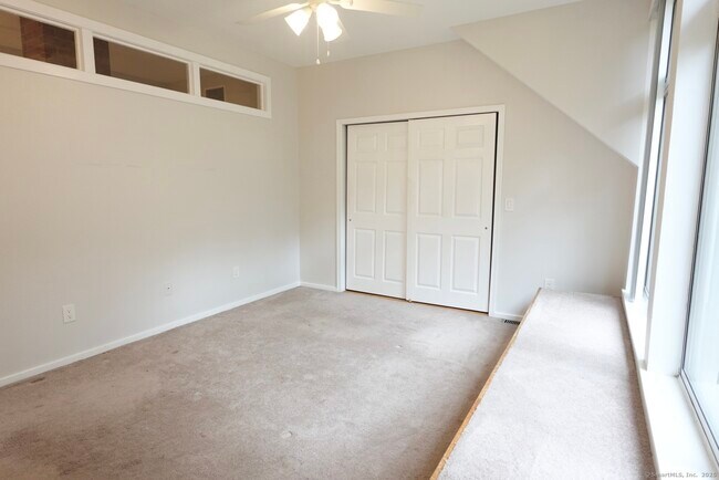 Building Photo - 17 Pepperidge Ct