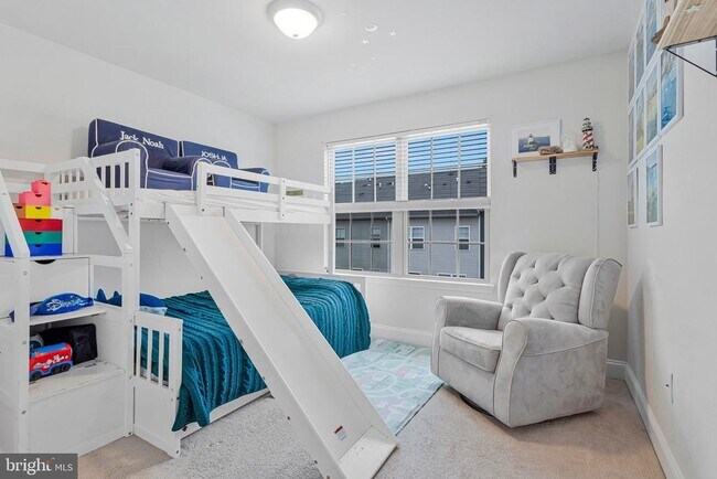 Building Photo - 703 Skippers Ln