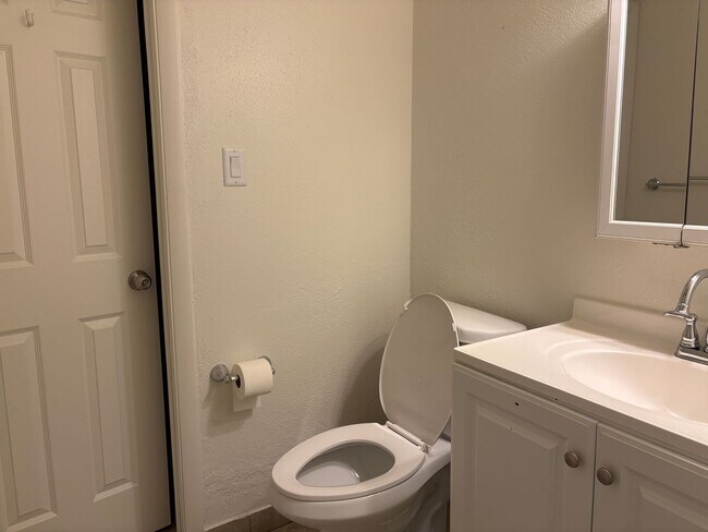 Building Photo - Northeast Condo