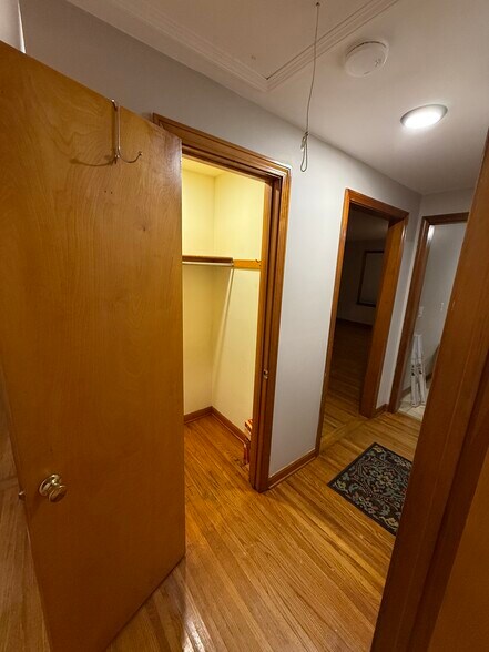 Hallway/closet - 729 Ruie Rd