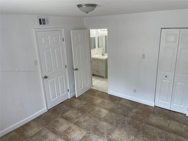 Building Photo - 10630 SW 157th Ct