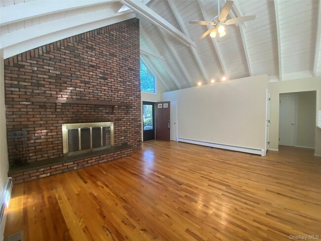 Building Photo - 15 Crestview Dr