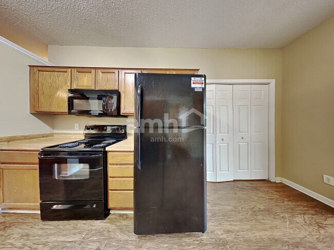 Building Photo - 2020 Foster Dr