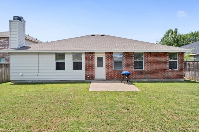 Building Photo - 2140 Hacienda Ct