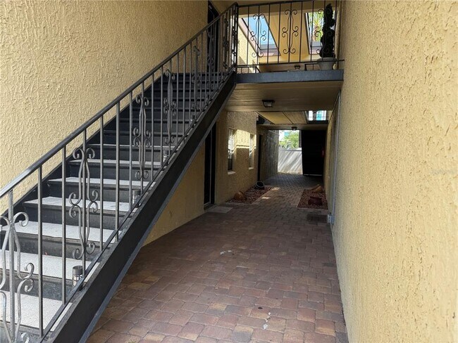 Building Photo - 5306 W Kennedy Blvd
