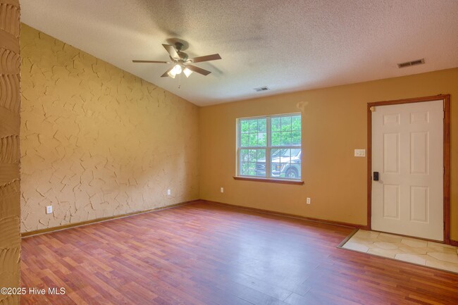 Building Photo - 303 Sedgefield Ct