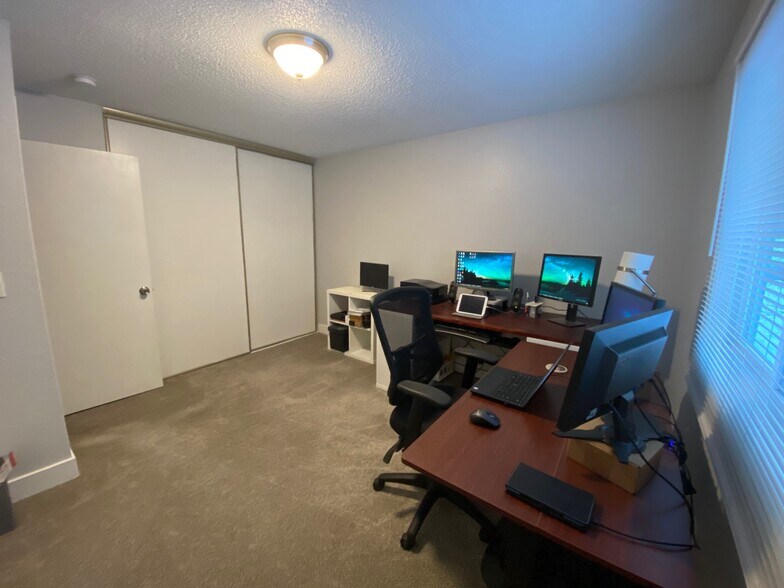 Office or second bedroom - 6228 Magnolia Ln N