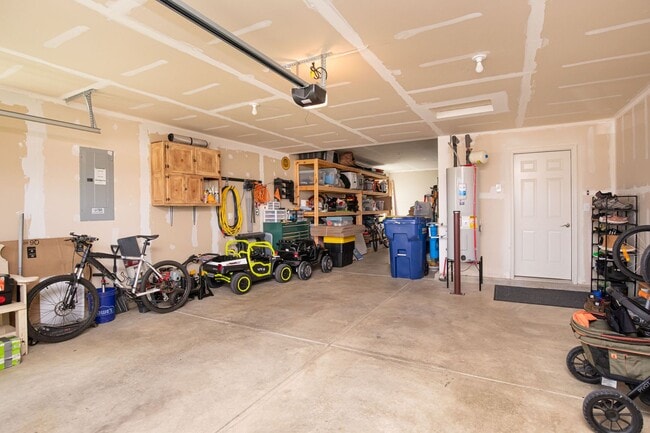 Building Photo - 6787 Oakcrest Dr