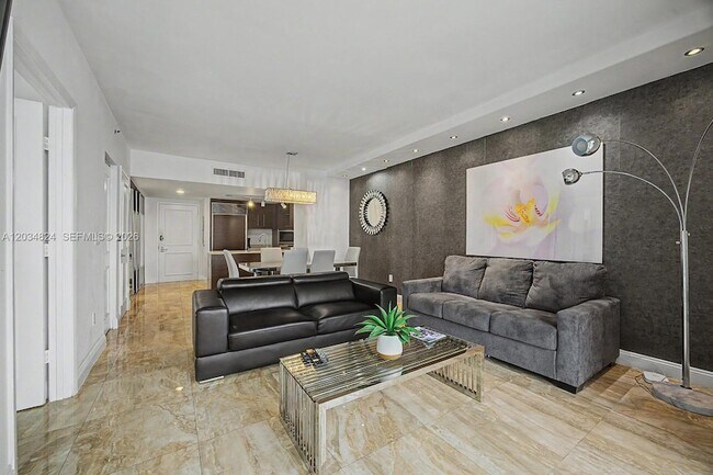 Building Photo - 485 Brickell Ave
