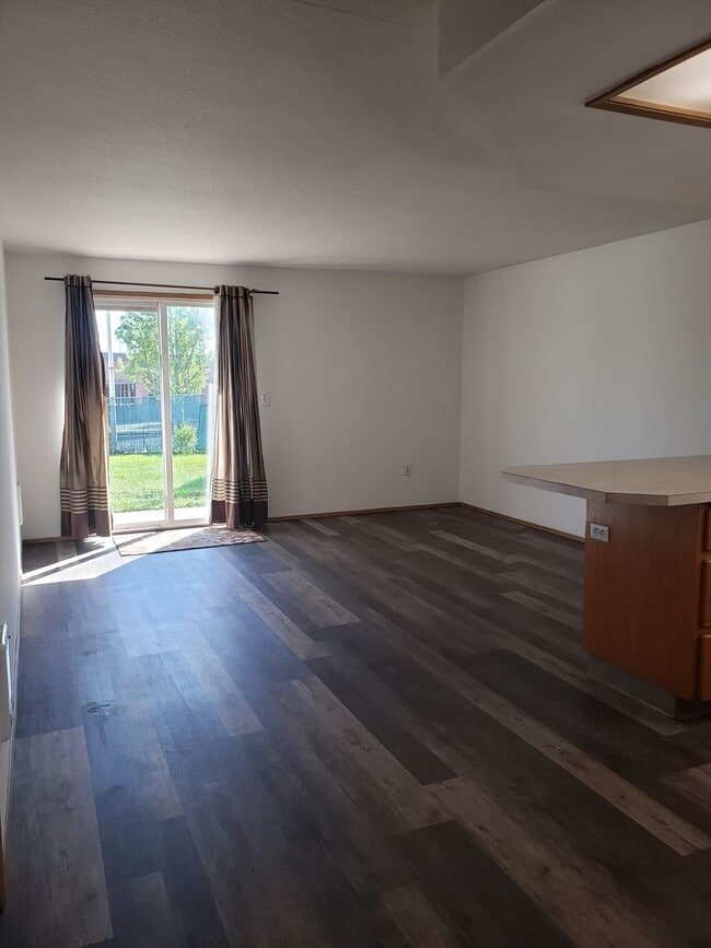 Building Photo - Charming Ranch-Style Home – 3 Bedroom, 2 Bath
