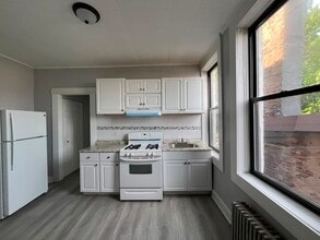 Building Photo - 186 Beacon Ave