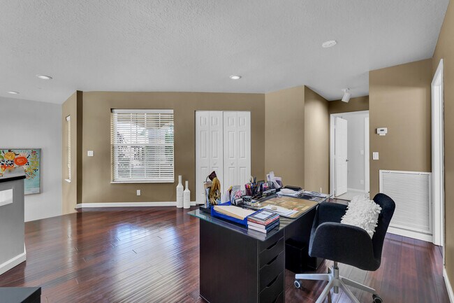 Building Photo - 6362 Brava Way