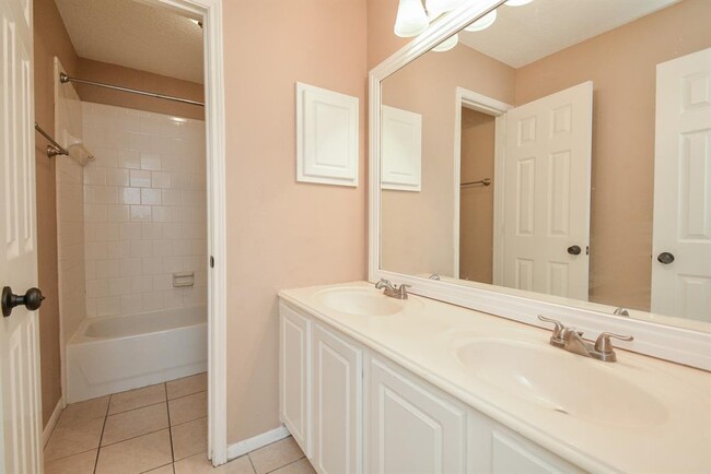 Building Photo - 1410 Hidden Terrace Dr
