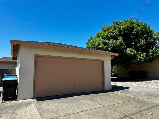 Building Photo - Downtown Benicia Duplex