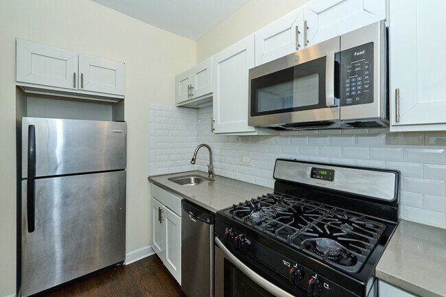 Building Photo - 1355 W Touhy Ave