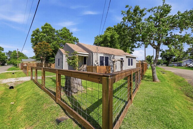 Building Photo - 515 Riggs St