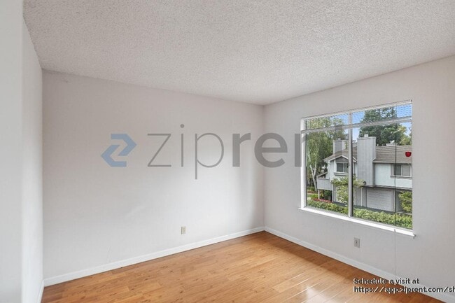 Building Photo - 2547 Easton Ln