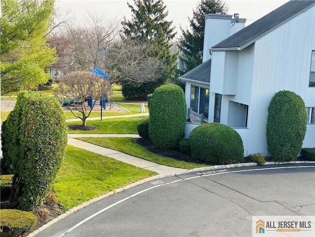 Building Photo - 34 Cotoneaster Ct
