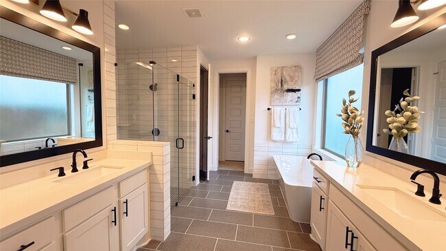 Building Photo - 5603 Logan Ridge Ln