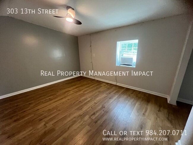 Building Photo - 303 13th St