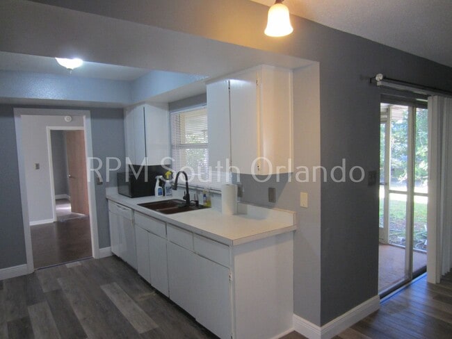 Building Photo - Indian Hills!