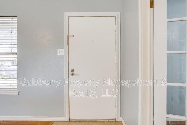 Building Photo - 1113 Gifford Dr