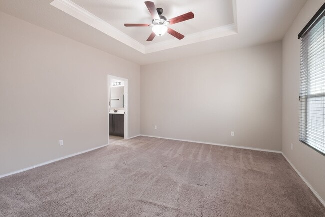 Building Photo - Bright & Spacious Home in Comal ISD