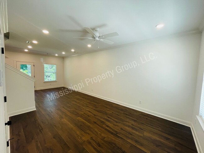 Building Photo - 3BD/3.5BA FOR RENT IN MEADOWCREST