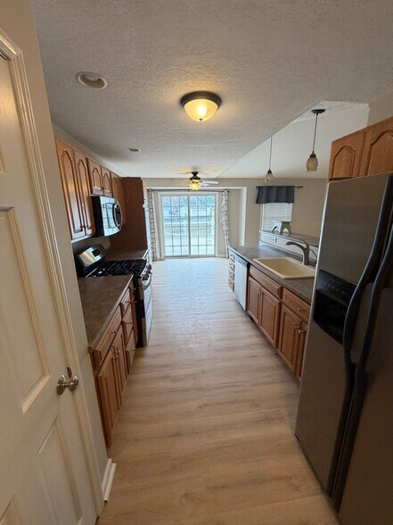 Building Photo - 1800 Persimmon Ave