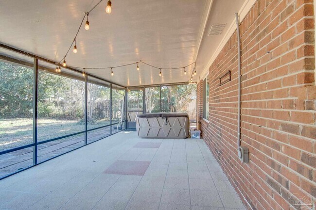 Building Photo - 9880 Creet Cir