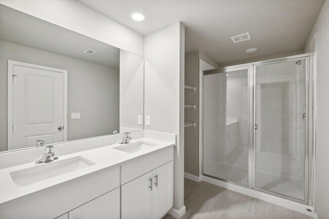 Building Photo - 423 Salisbury Cir