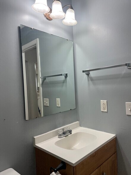 Building Photo - 412 Fulton Dr