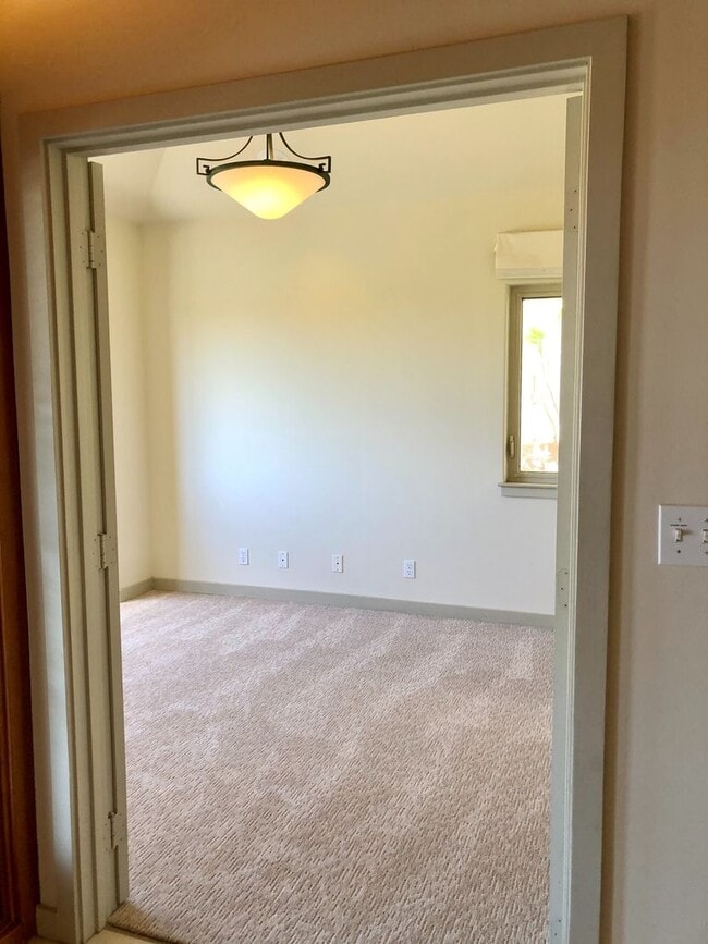 Building Photo - 3/2.5/2 Home - Located in the Beautiful Gated Community at Kahalakua- Endless Views!