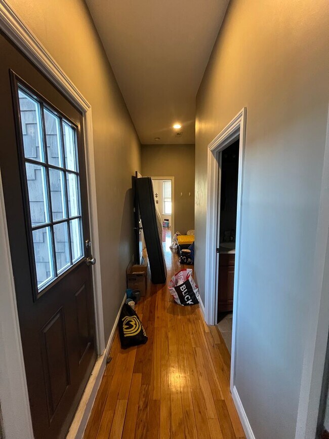 Building Photo - Great 5 bed Close to Northeastern