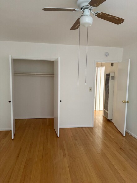 Building Photo - 918 W Huntington Dr