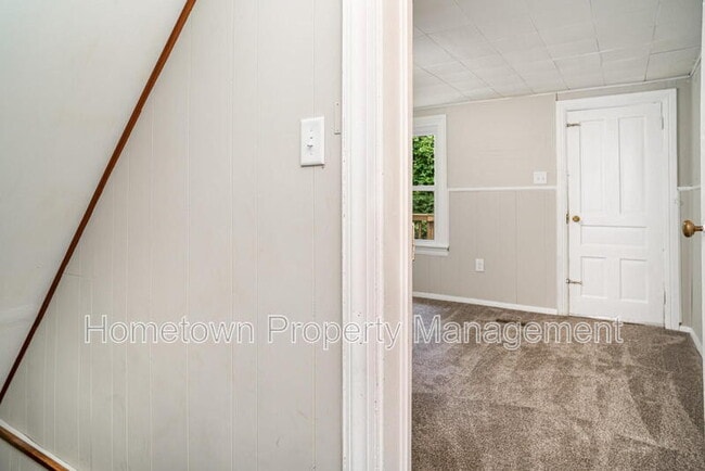 Building Photo - 801 Mohn St