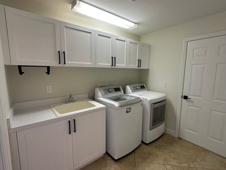 Building Photo - 5935 Northridge Dr