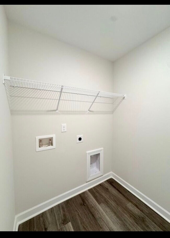 Building Photo - 1728 Windsor Hill Blvd