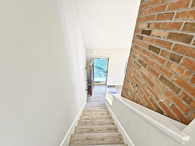 Building Photo - 253 Sudbury Ln
