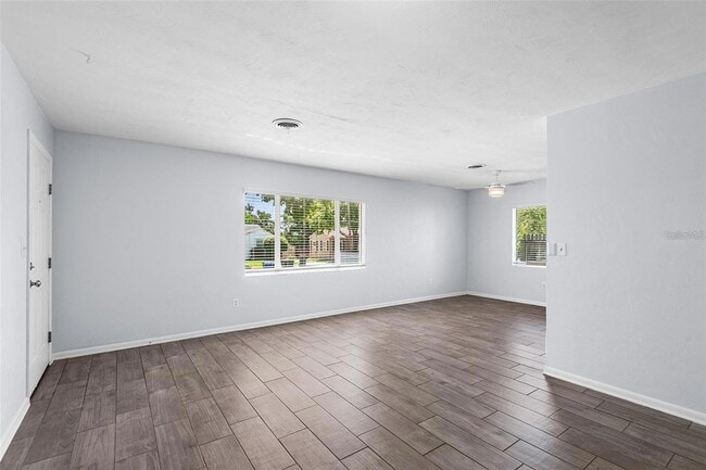 Building Photo - 821 Hollingsworth Rd