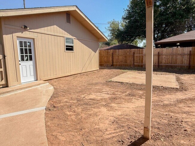 Building Photo - 4600 Belmount Dr